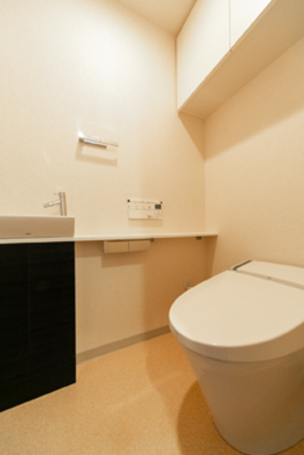 ラグゼガーデン松原のトイレ|※写真は同タイプ住戸です。