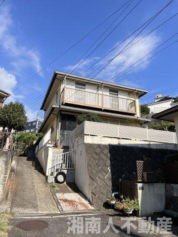 藤沢市本藤沢７丁目８－１４戸建ての前面道路含む現地写真