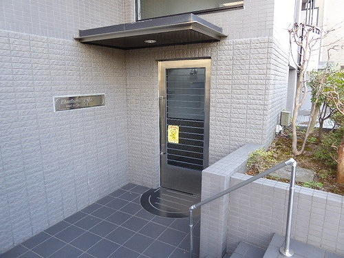 カルトゥーシュ芦花のエントランス|エントランス　※2021年2月撮影