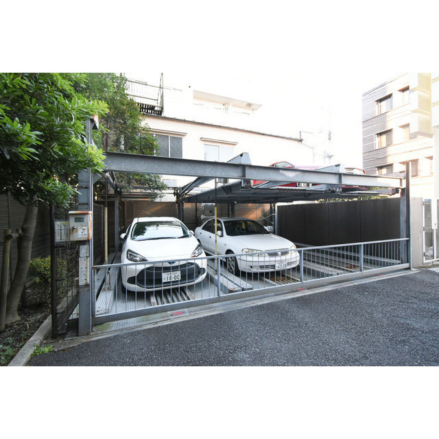 レジデンス世田谷等々力の駐車場