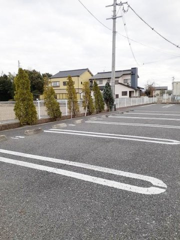 プラシードＢの駐車場