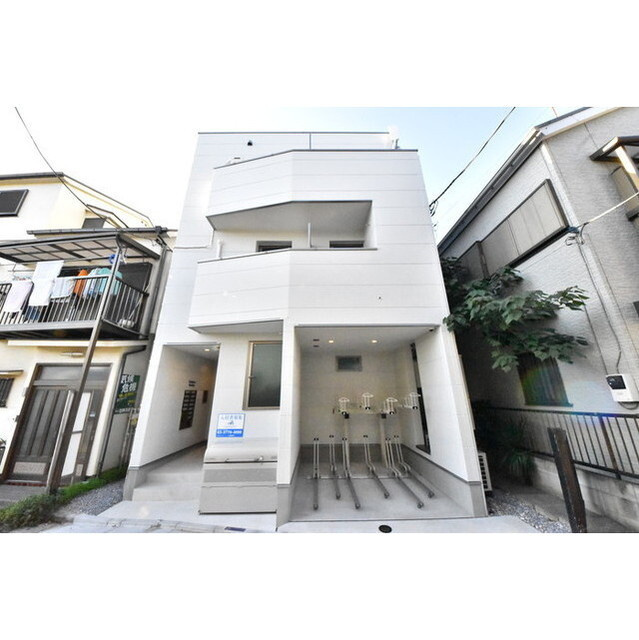 セレブラーレ町屋の外観