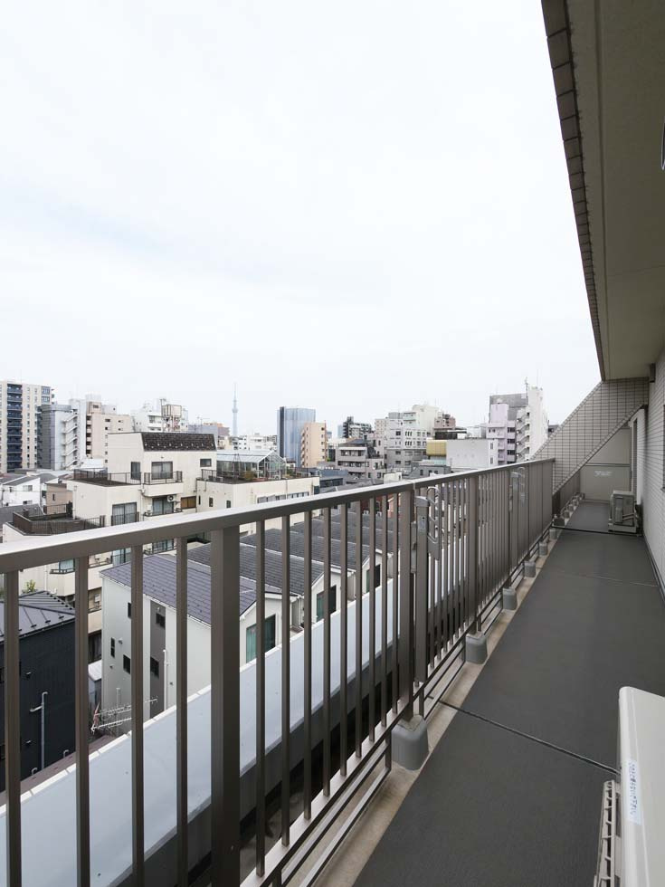 CR?ATIF 日暮里の内装