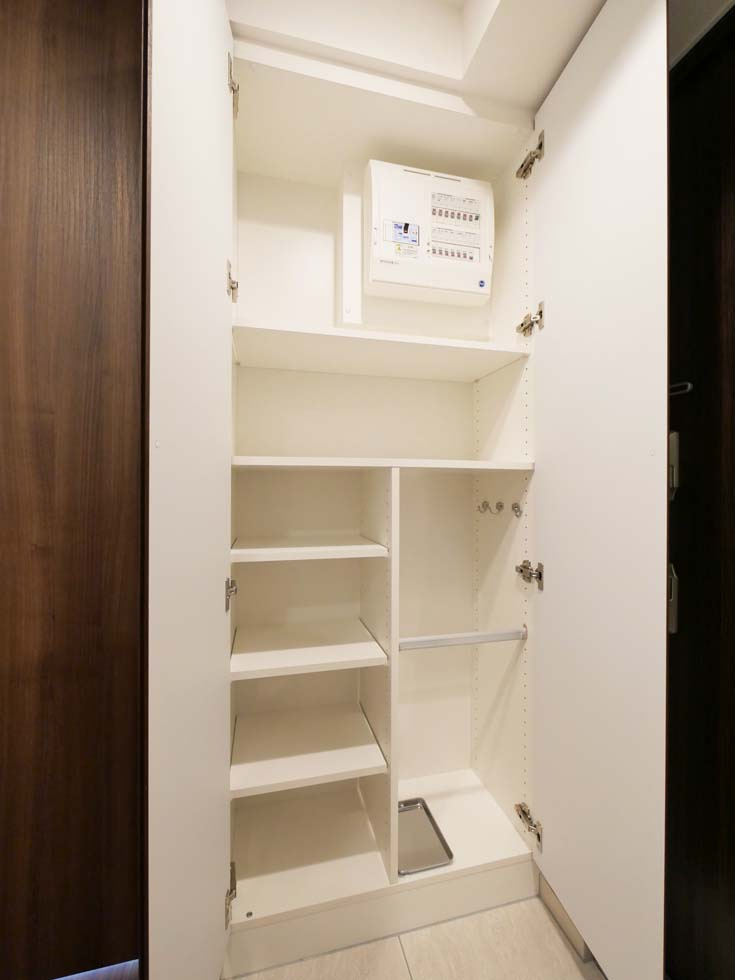 CR?ATIF 日暮里の内装