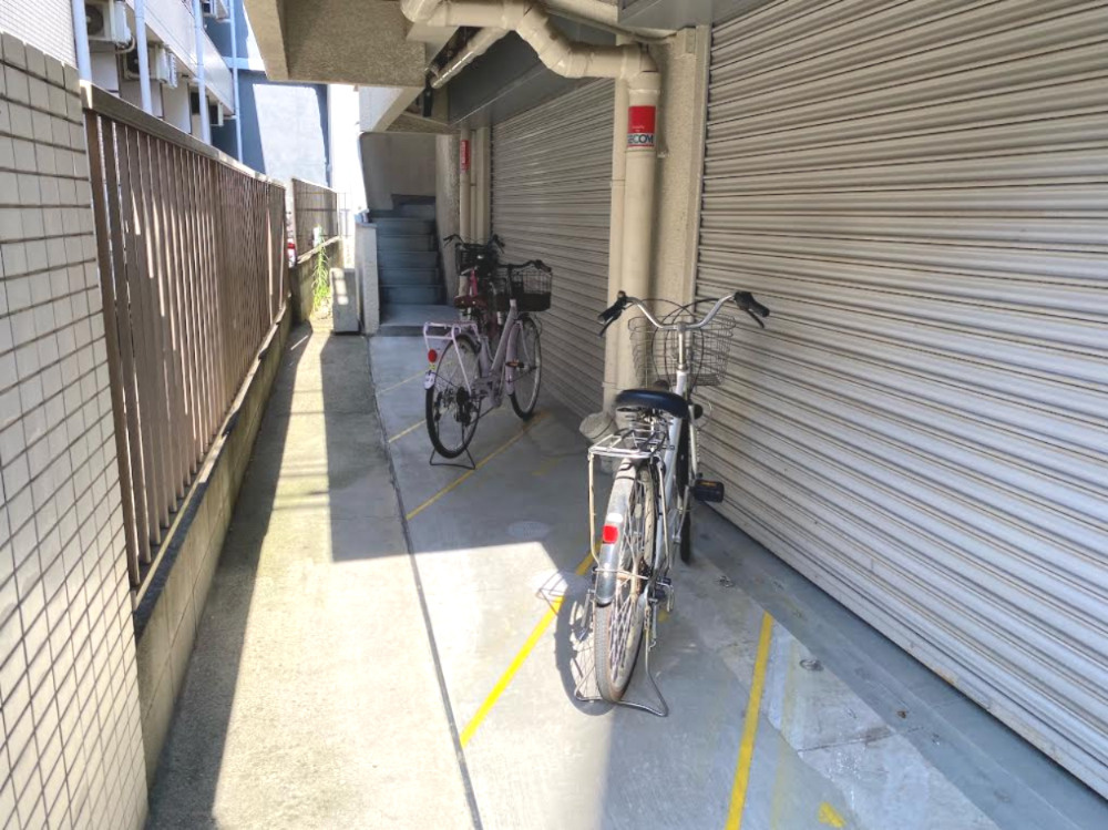 岩井ハイツのエントランス