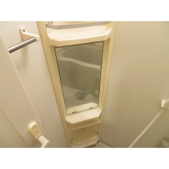 西川ビルの浴室|鏡