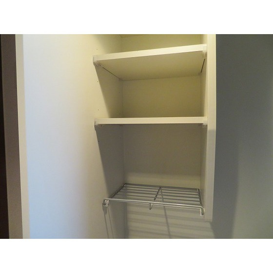 西川ビルのキッチン|収納棚