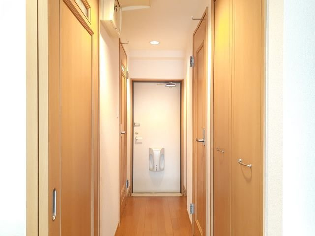 ヒュースロア井尻の玄関