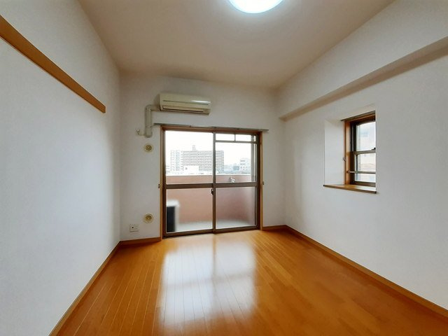 ヒュースロア井尻の内装