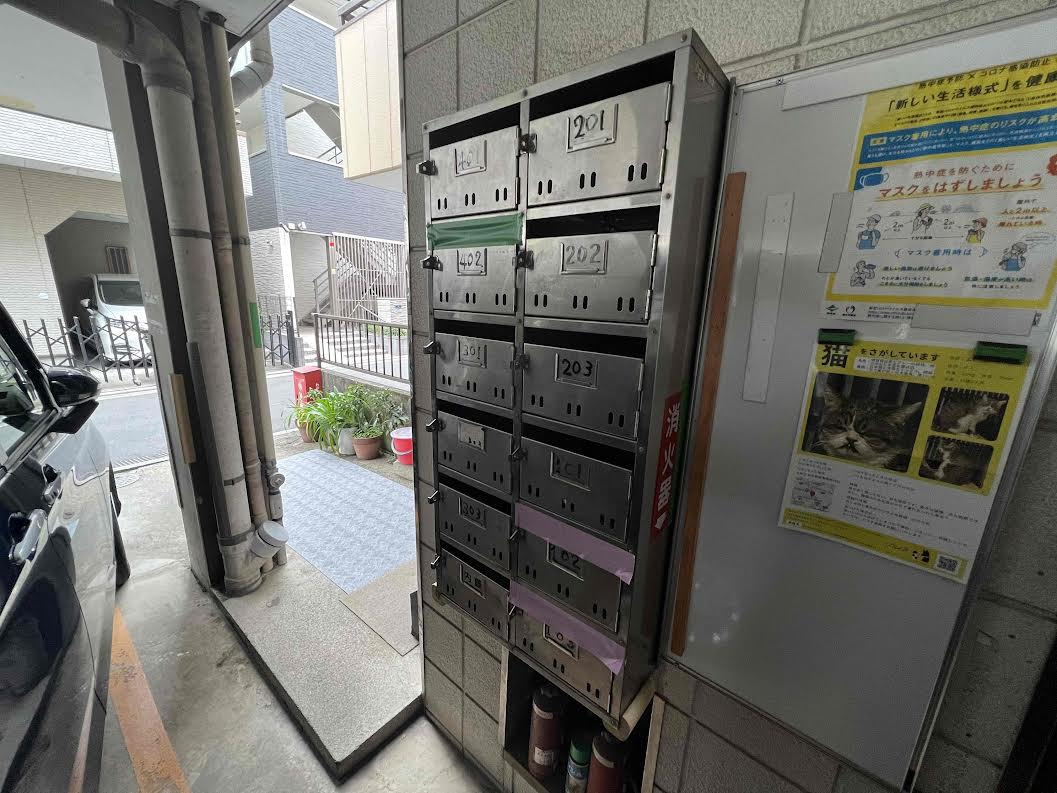 内藤ビルのエントランス