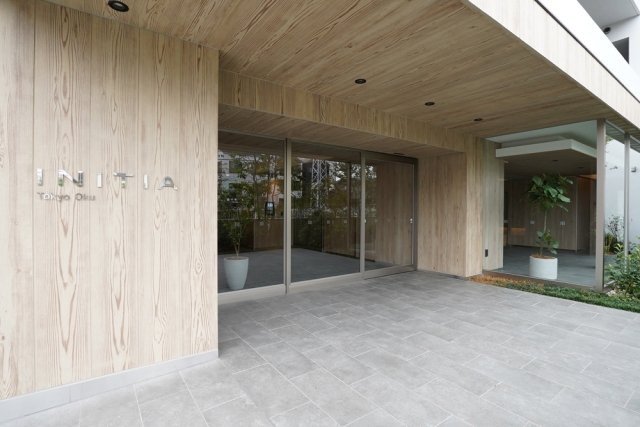 イニシア東京尾久のエントランス