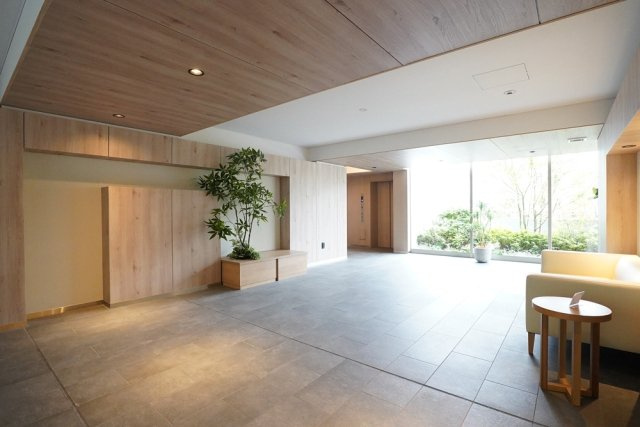 イニシア東京尾久のエントランス