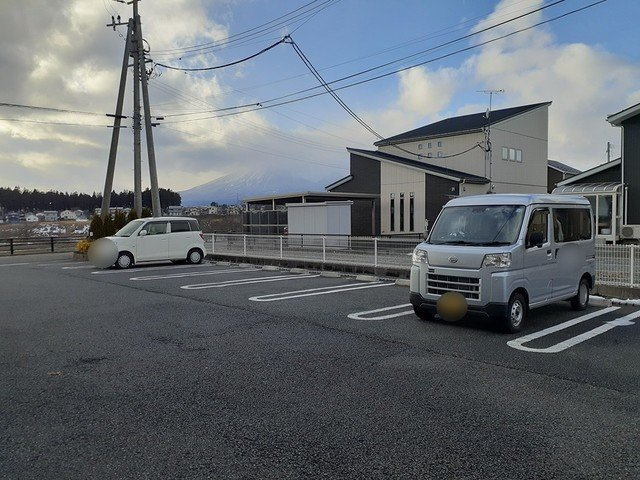 プラムフィルの駐車場