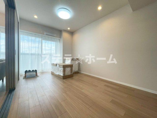 第一茨木ビューハイツ1号棟の洋室|落ち着いた色調の洋室です