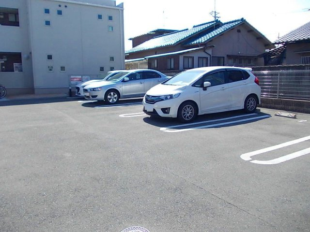 プリムローズの駐車場