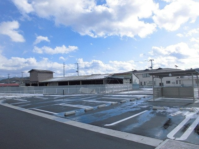 メゾン双鶴Ｅの駐車場