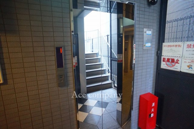 【その他共用部分】 | シーズ天王寺イーストⅡ | ミラー仕様のエレベータードアです☆