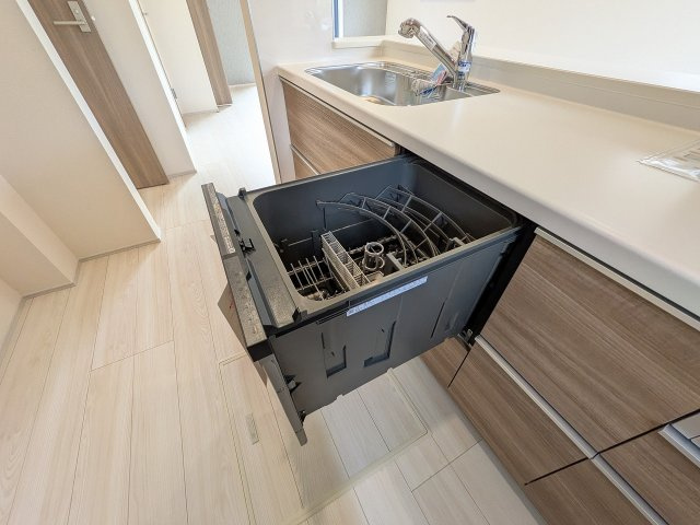 八王子市　上柚木　新築一戸建てのキッチン|～食洗機付き　食事後の食器洗いはお任せ、家族でゆっくりとくつろげます～