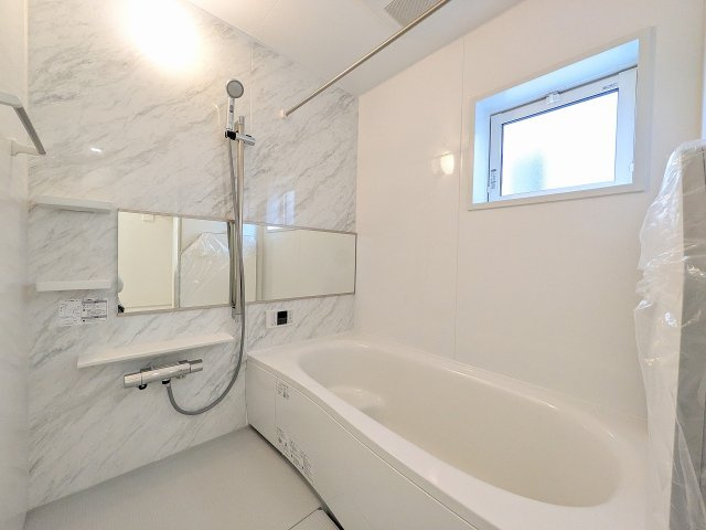 八王子市　上柚木　新築一戸建ての脱衣所|～ゆとりある広さの洗面所　窓付きで換気もしやすいです～