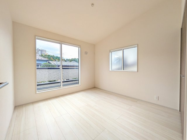 八王子市　上柚木　新築一戸建ての洋室|～2階バルコニーに面している4.5帖の洋室です～
