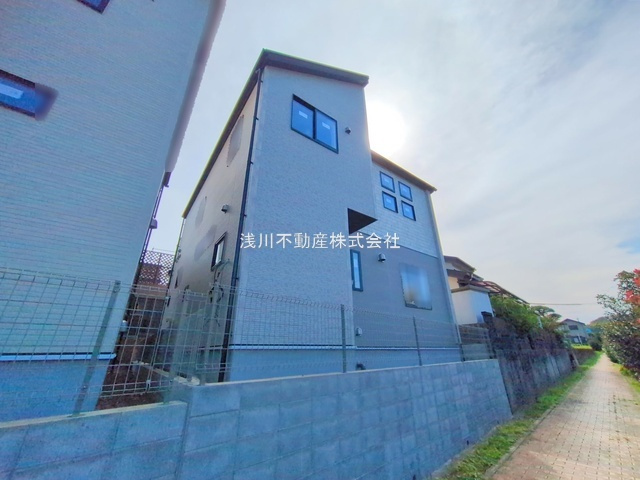 八王子市　上柚木　新築一戸建ての外観|～南大沢駅徒歩23分　控除や減税で安心の長期優良住宅　並列2台駐車可能カースペース付き～