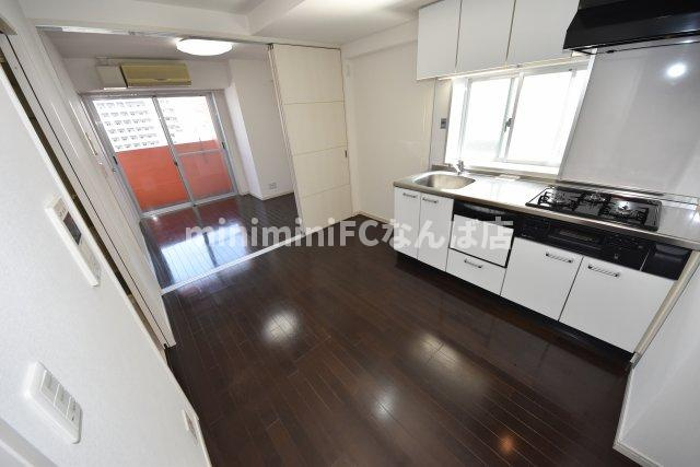 大阪市浪速区元町３丁目の賃貸マンションの居間・リビング