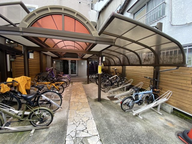 グランピア本荘の駐輪場