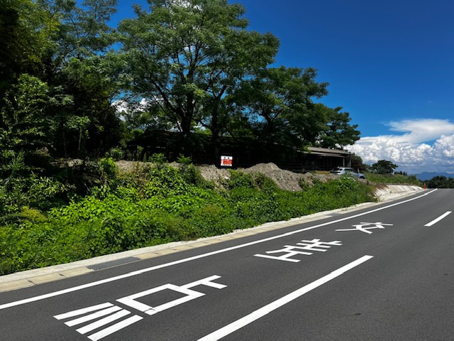 熊本市北区植木町富応　売地②の前面道路含む現地写真