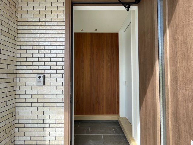 セレニティプレイス2号地の玄関