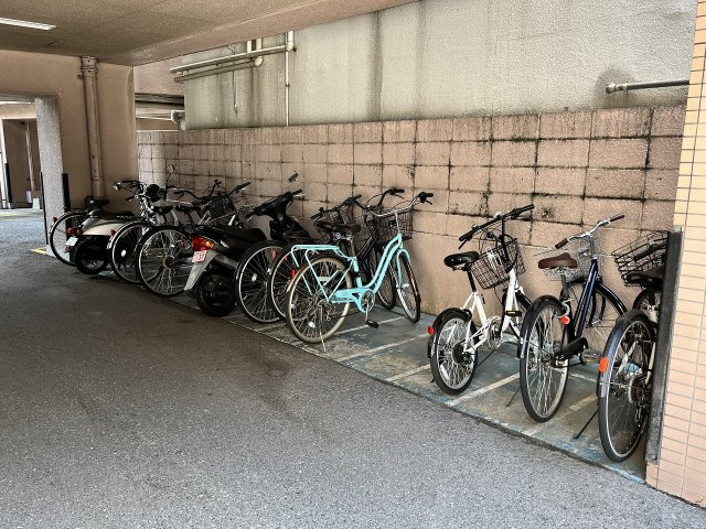 ラ・パルフェ・ド・フィネスの駐輪場