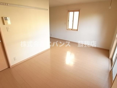 【寝室】 | ピースサル | 広くて明るい寝室