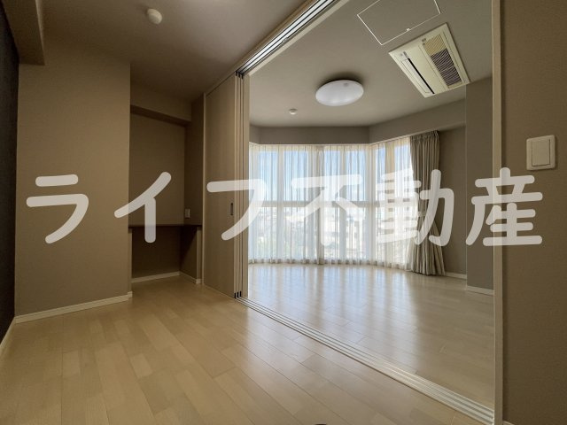 プレミアム菱屋西の洋室|使い勝手のいい洋室です