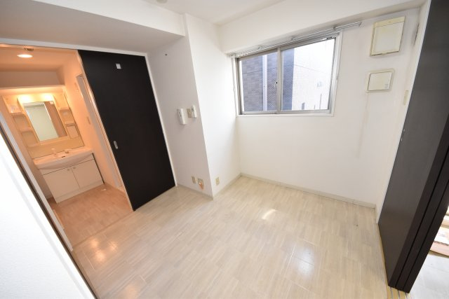 カーサセレーネの居間・リビング|こちらの居間で趣味の時間をお楽しみください