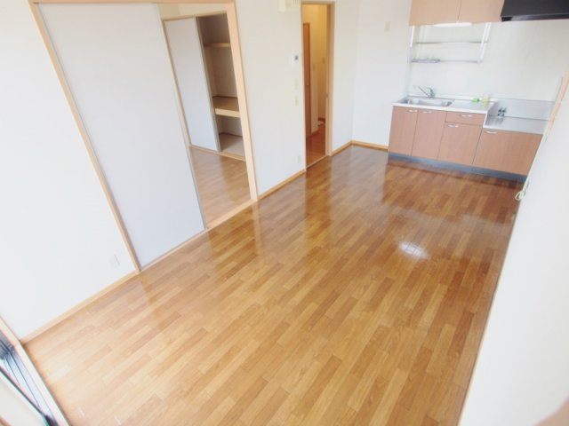 グリーンハイツ上安の居間・リビング