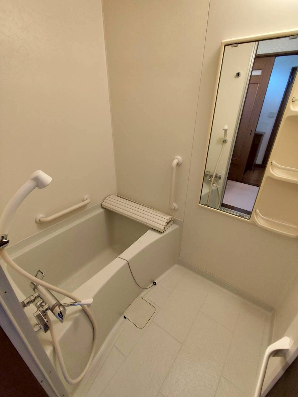 釧路市昭和町４丁目のアパートの浴室