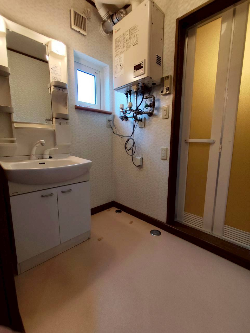 釧路市昭和町４丁目のアパートの洗面所