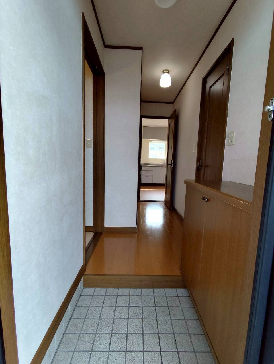 釧路市昭和町４丁目のアパートの玄関