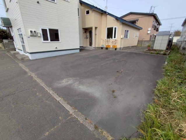 釧路市昭和町４丁目のアパートの駐車場