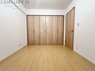 創造性や成長を促す遊びの空間を提供。学習や趣味に集中できる環境を整えます。個別のプライベートスペースは自己表現と自立心を育み、心地よい睡眠環境を整えリラックスできる場所を提供。