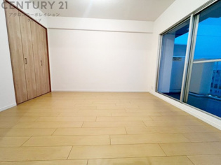 リラックスできるプライベート空間で、快適な睡眠をサポート。個人の好みに合わせたインテリアや寝具で心地良さを追求。プライベートな時間を過ごし、リフレッシュする場所におすすめです。