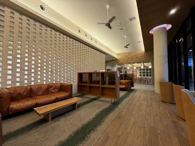 ドレッセ二子新地のロビー