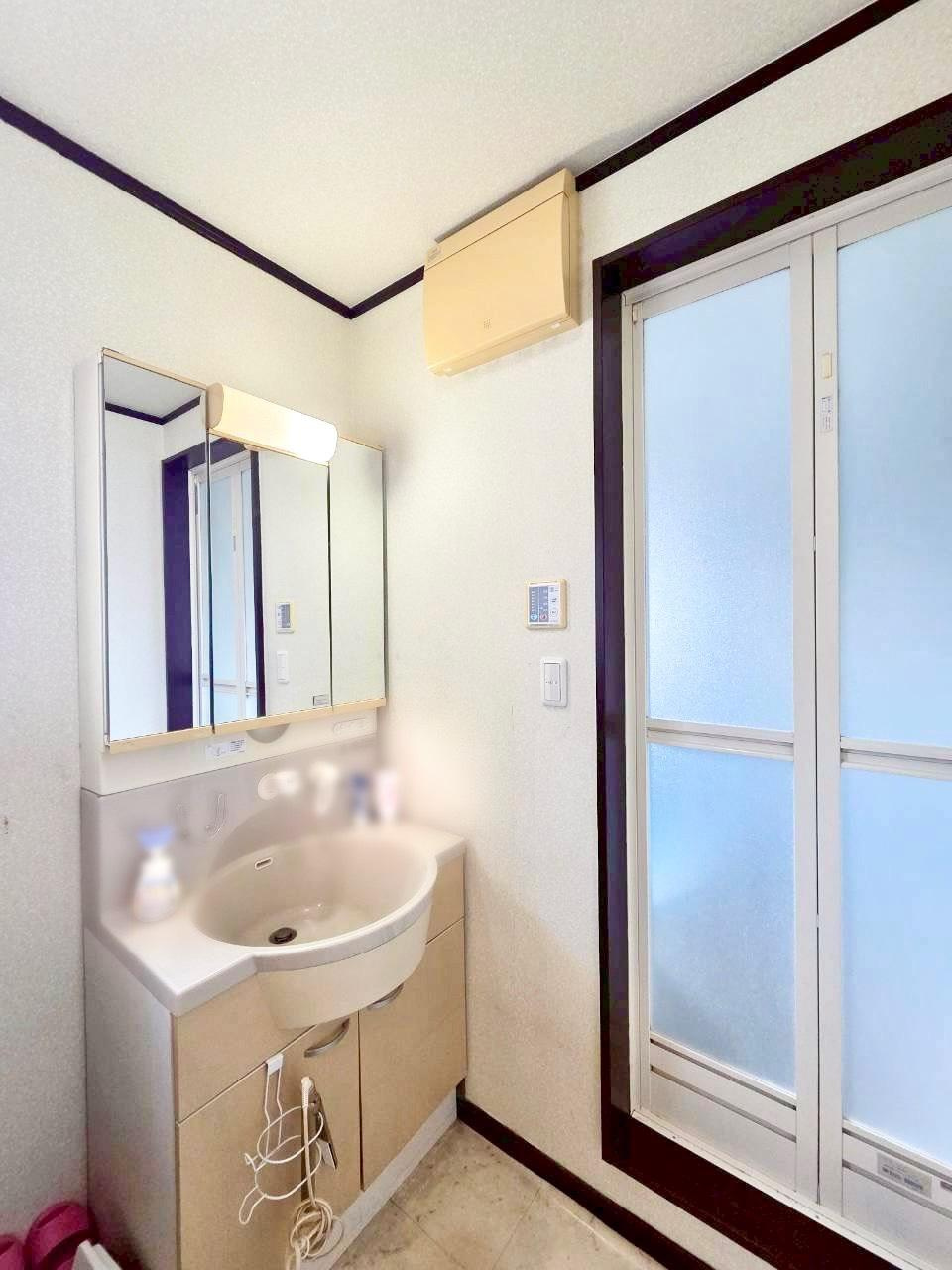 三ツ島6丁目　中古一戸建ての独立洗面台|■物件内覧・資金計画相談・住宅ローン相談、リフォーム相談、お問合せ受付中■
※当日・翌日のご内覧、ご相談はお電話でのお問合せがスムーズです！