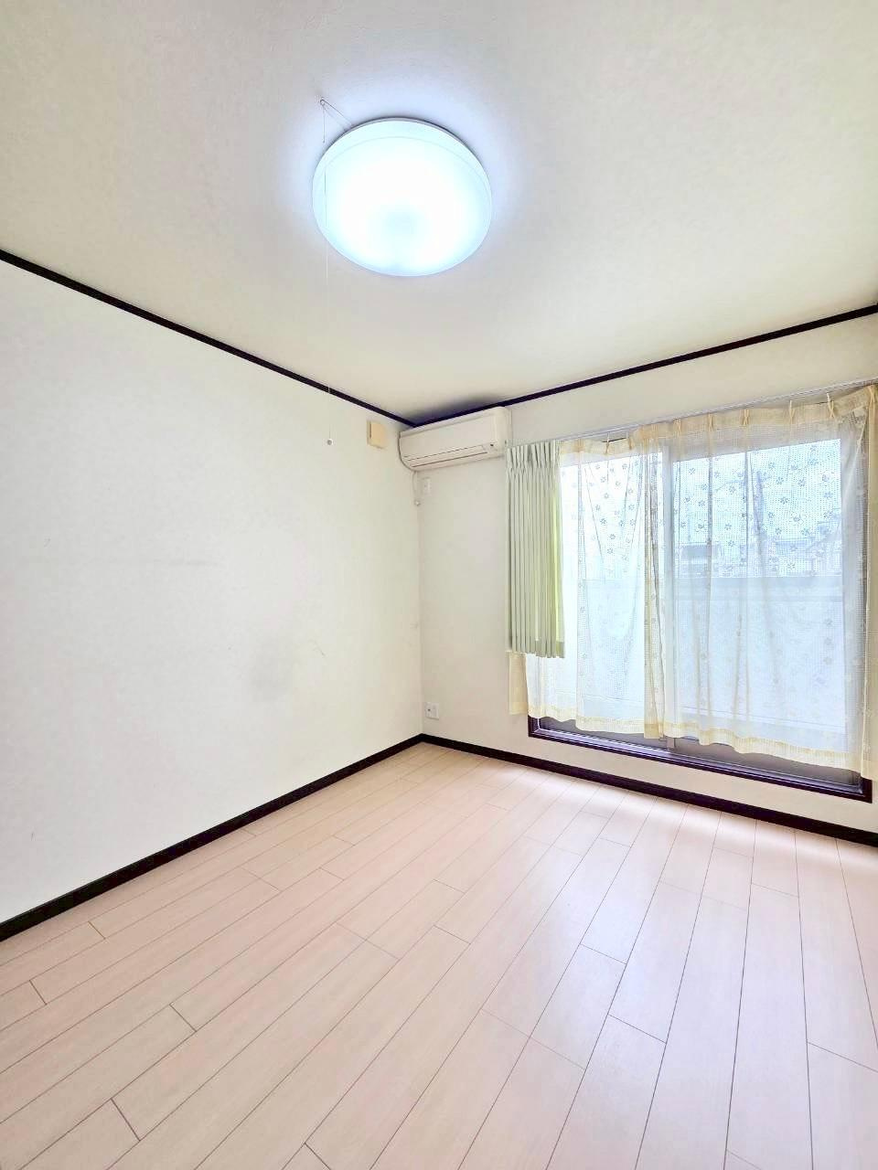 三ツ島6丁目　中古一戸建ての洋室|洋室6.1帖
■物件内覧・資金計画相談・住宅ローン相談、リフォーム相談、お問合せ受付中■
※当日・翌日のご内覧、ご相談はお電話でのお問合せがスムーズです！