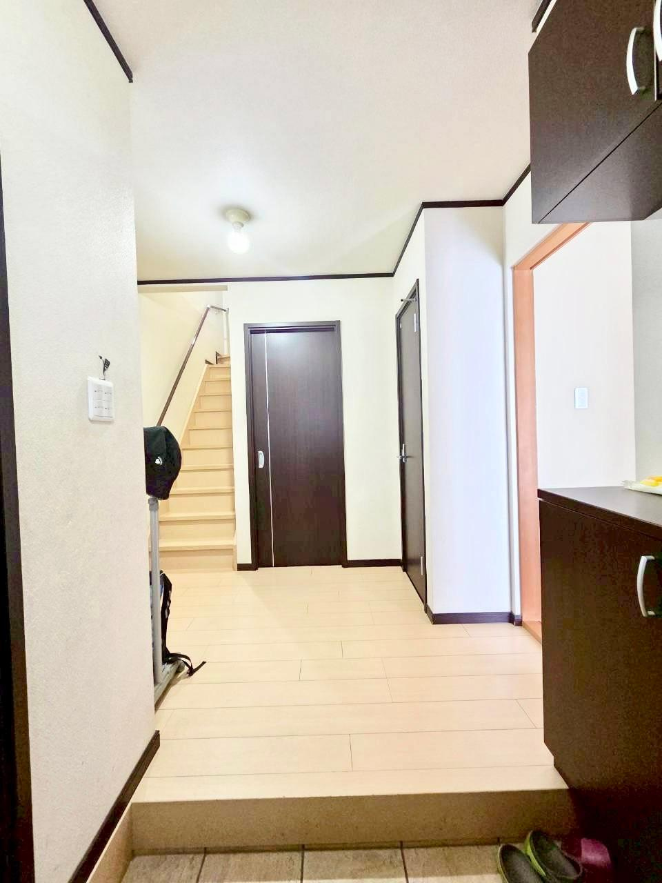 三ツ島6丁目　中古一戸建ての内装|玄関ホール
■物件内覧・資金計画相談・住宅ローン相談、リフォーム相談、お問合せ受付中■
※当日・翌日のご内覧、ご相談はお電話でのお問合せがスムーズです！