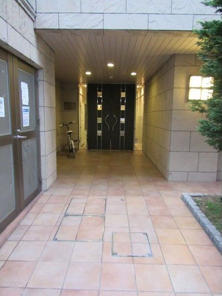 エス・キュート平野町のエントランス