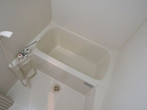 エス・キュート平野町の浴室