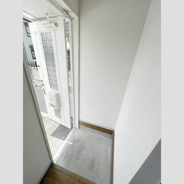 鈴木町メゾネットの玄関