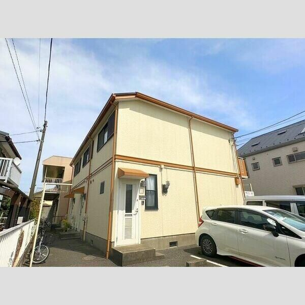 鈴木町メゾネットのエントランス