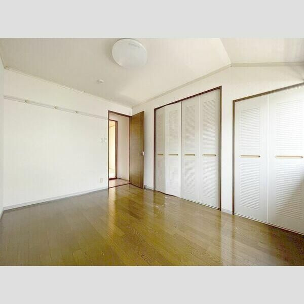 鈴木町メゾネットの居間・リビング