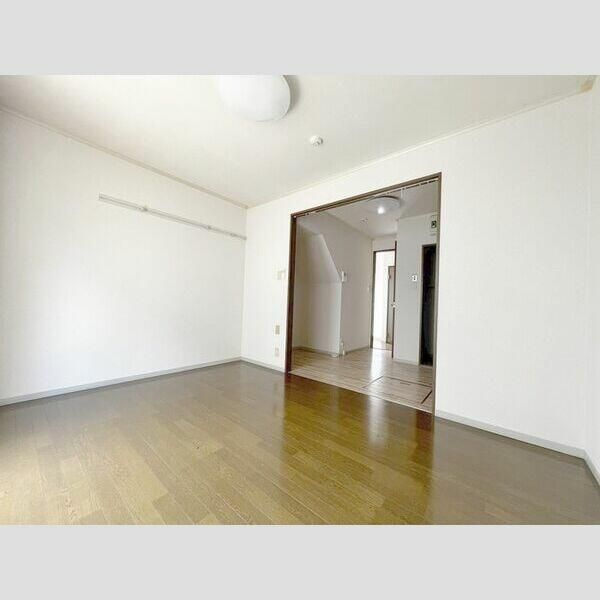 鈴木町メゾネットの内装